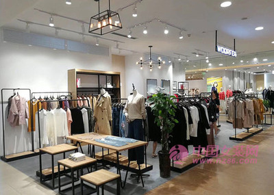 現(xiàn)在開服裝店還能賺錢嗎？機(jī)遇與挑戰(zhàn)并存